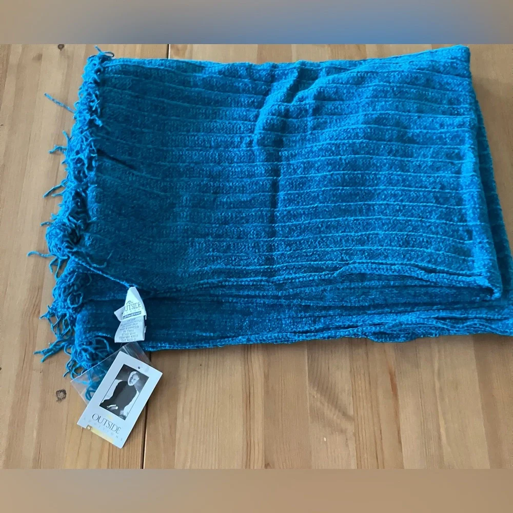 NWT Women’s Blue Textured Scarf/Wrap/Throw Blue Fringe Scarf 30”